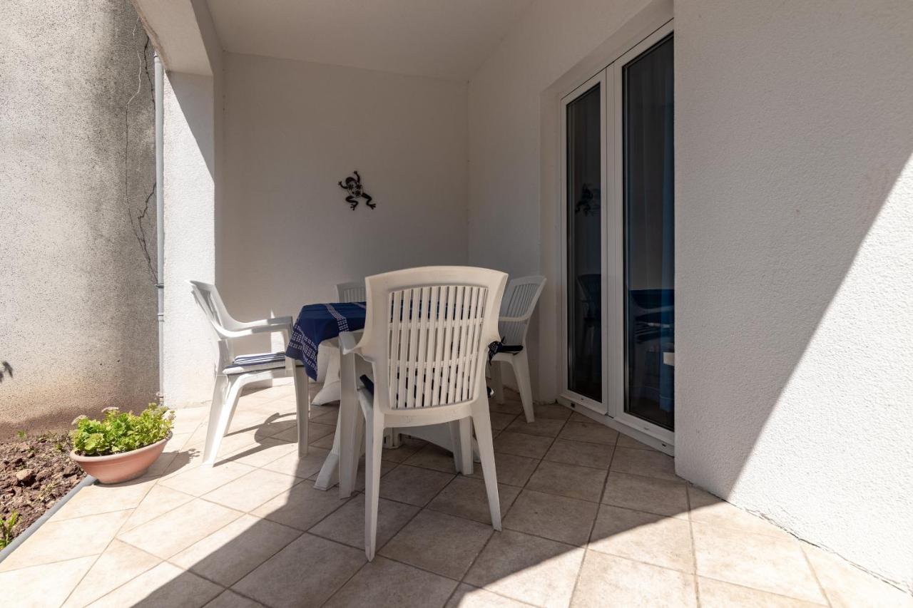 Apartments With A Parking Space Ivan Dolac, Hvar - 15784 Экстерьер фото