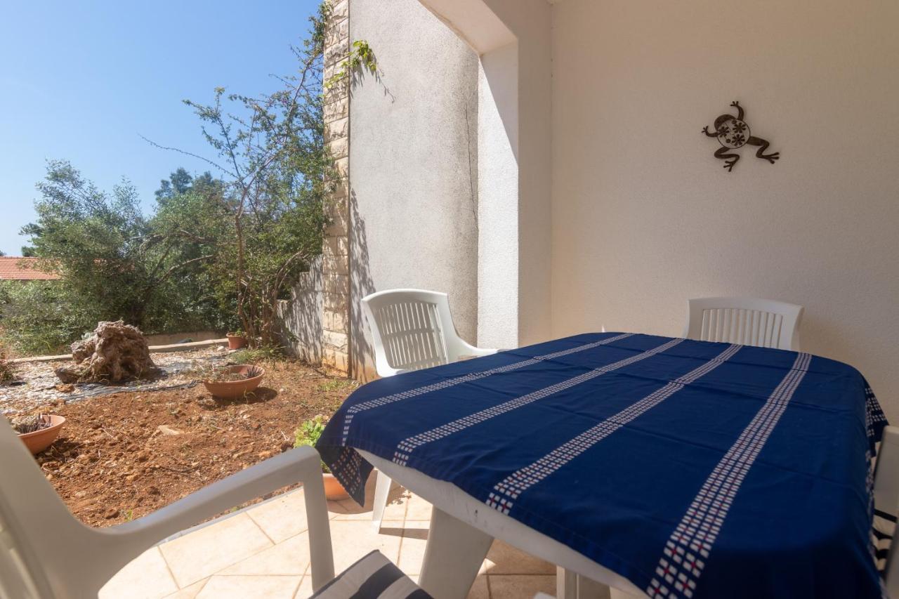 Apartments With A Parking Space Ivan Dolac, Hvar - 15784 Экстерьер фото