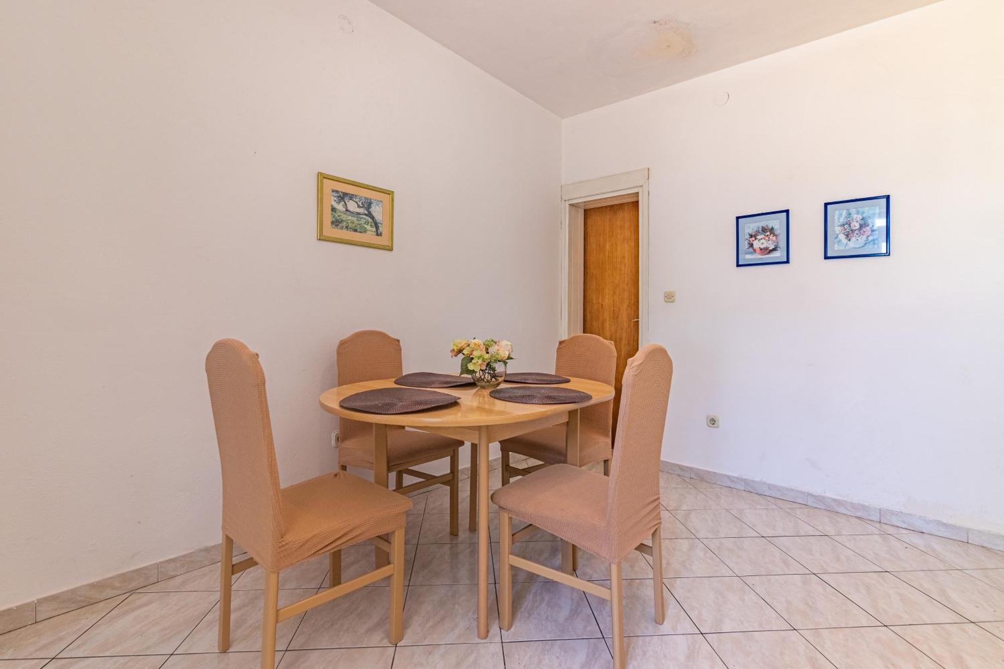 Apartments With A Parking Space Ivan Dolac, Hvar - 15784 Номер фото